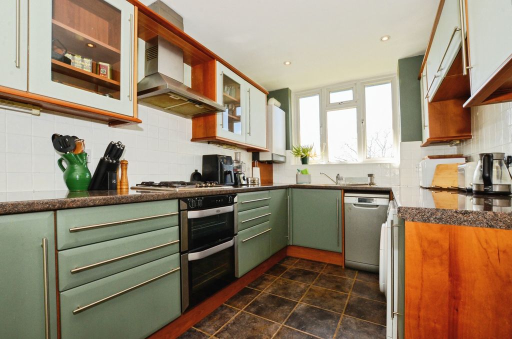 Additional image 5 of 2 bed flat for saleShirley Road, Abbots Langley WD5