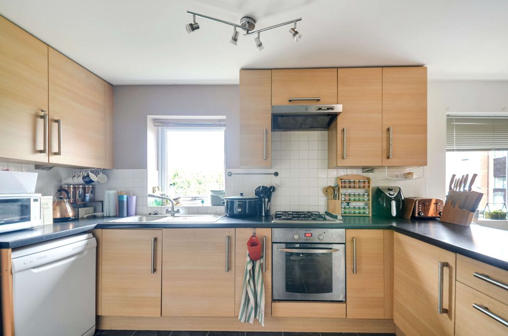 Additional image 6 of 2 bed flat for saleBlake Street, Aylesbury HP19