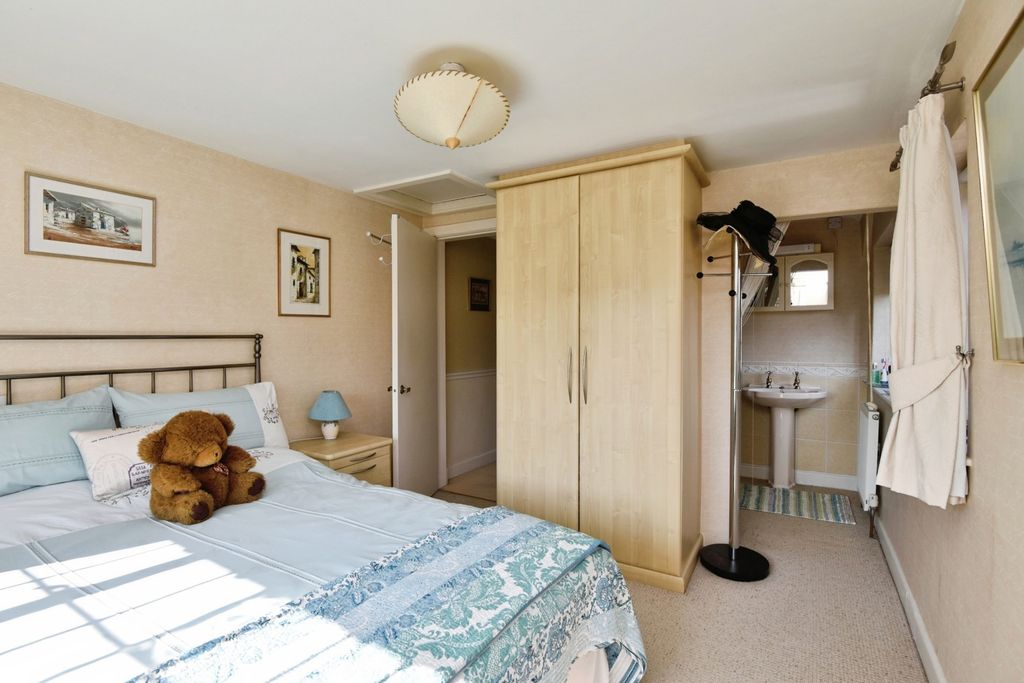 Additional image 10 of 4 bed detached house for saleSeabridge Lane, Newcastle, Staffordshire ST5
