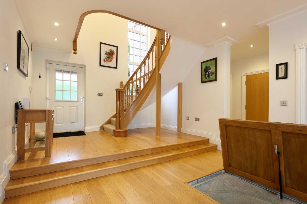 Additional image 11 of 6 bed detached house for salePriests Paddock, Knotty Green, Beaconsfield, Buckinghamshire HP9