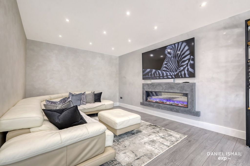 Additional image 7 of 5 bed detached house for saleGreat Berry Lane, Langdon Hills, Basildon SS16