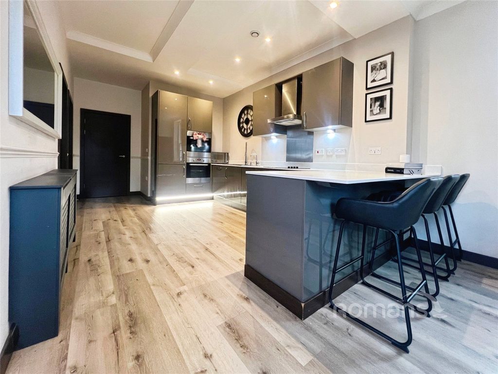 Additional image 2 of 3 bed flat for saleWhite Cross Place, Wellesley, Aldershot GU11