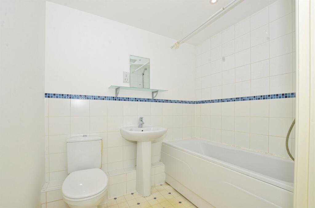 Additional image 9 of Roundwood Lane, Harpenden