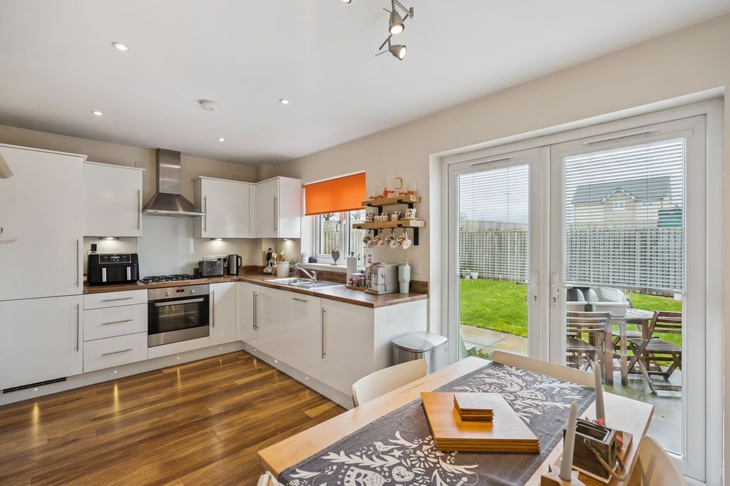 Additional image 4 of 3 bed semi-detached house for saleTern Crescent, Alloa FK10