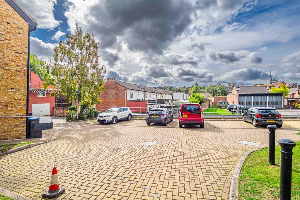 Additional image 9 of 2 bed maisonette for saleBridge Street, Berkhamsted, Hertfordshire HP4