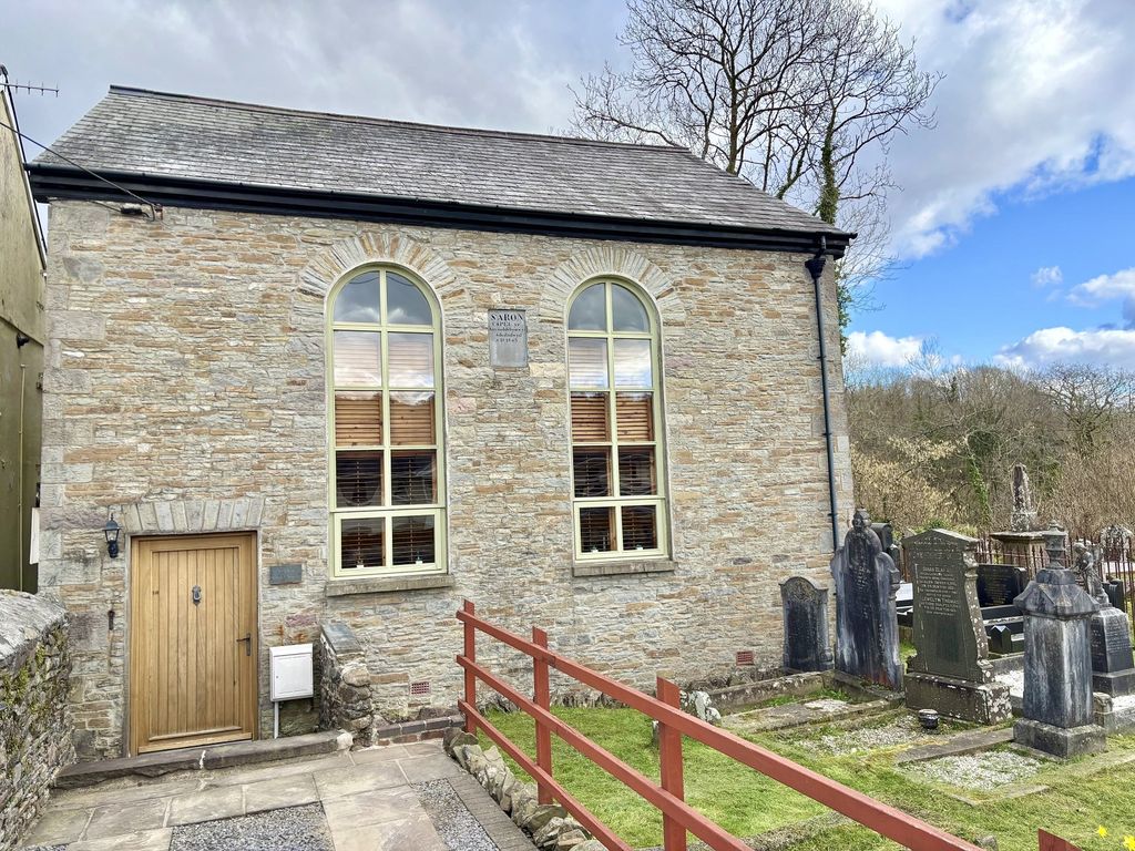 1 bed property for saleCommercial Road, Rhydyfro, Pontardawe, Swansea. SA8