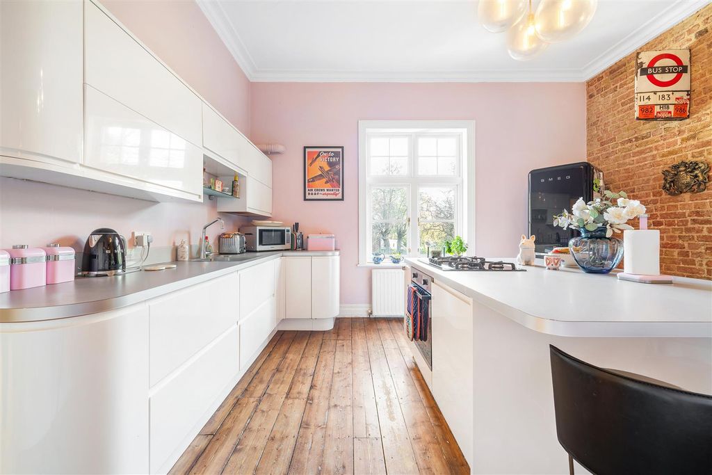 Additional image 9 of 3 bed flat for saleCopers Cope Road, Beckenham BR3