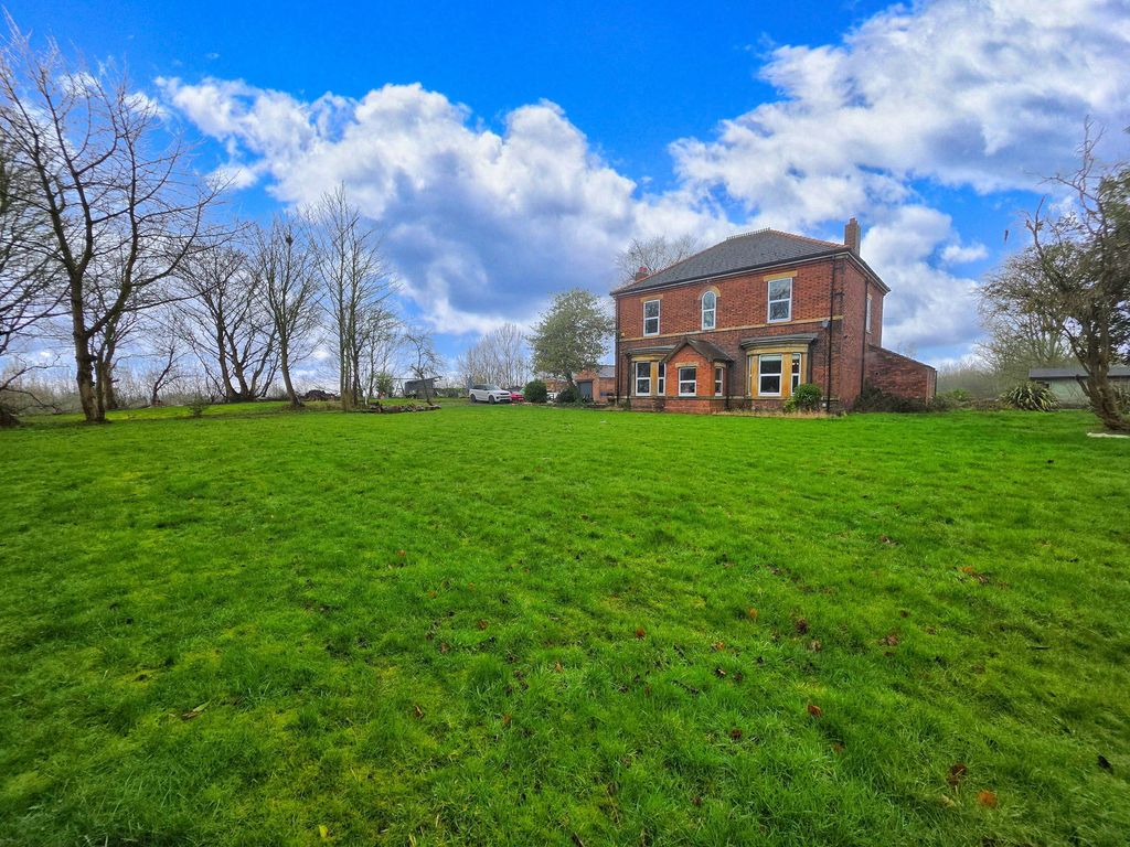 Additional image 41 of 5 bed detached house for saleLund Hill Lane, Royston, Barnsley S71
