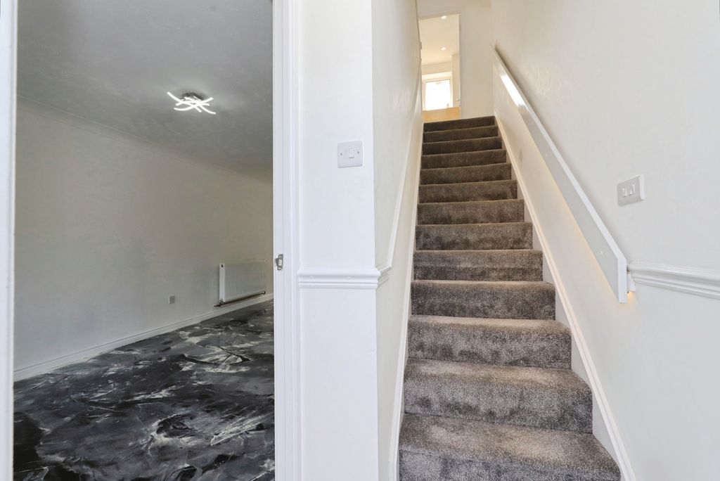 Additional image 19 of 4 bed semi-detached house for saleSheaves Close, Bilston, West Midlands WV14