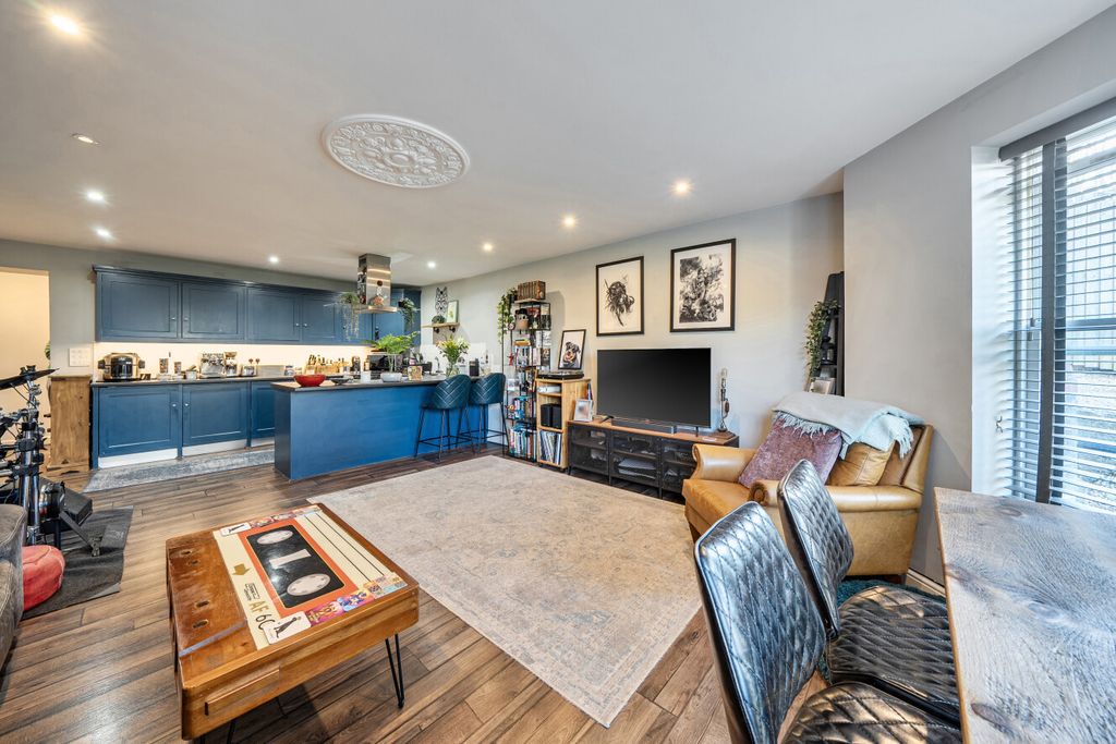 Additional image 6 of 2 bed flat for saleBromley Road, Beckenham BR3