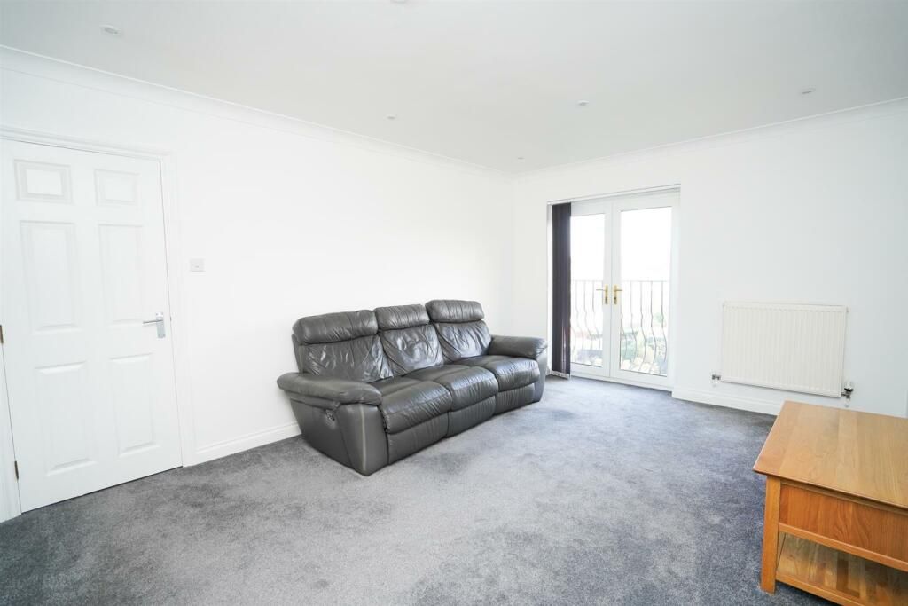 Additional image 2 of 3 bed flat for saleMarlen Court, Bideford EX39