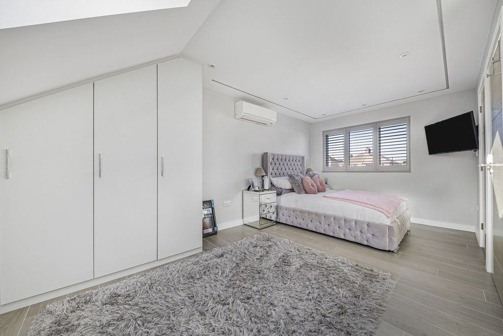 Additional image 10 of 4 bed semi-detached house for saleEdwin Close, Bexleyheath DA7