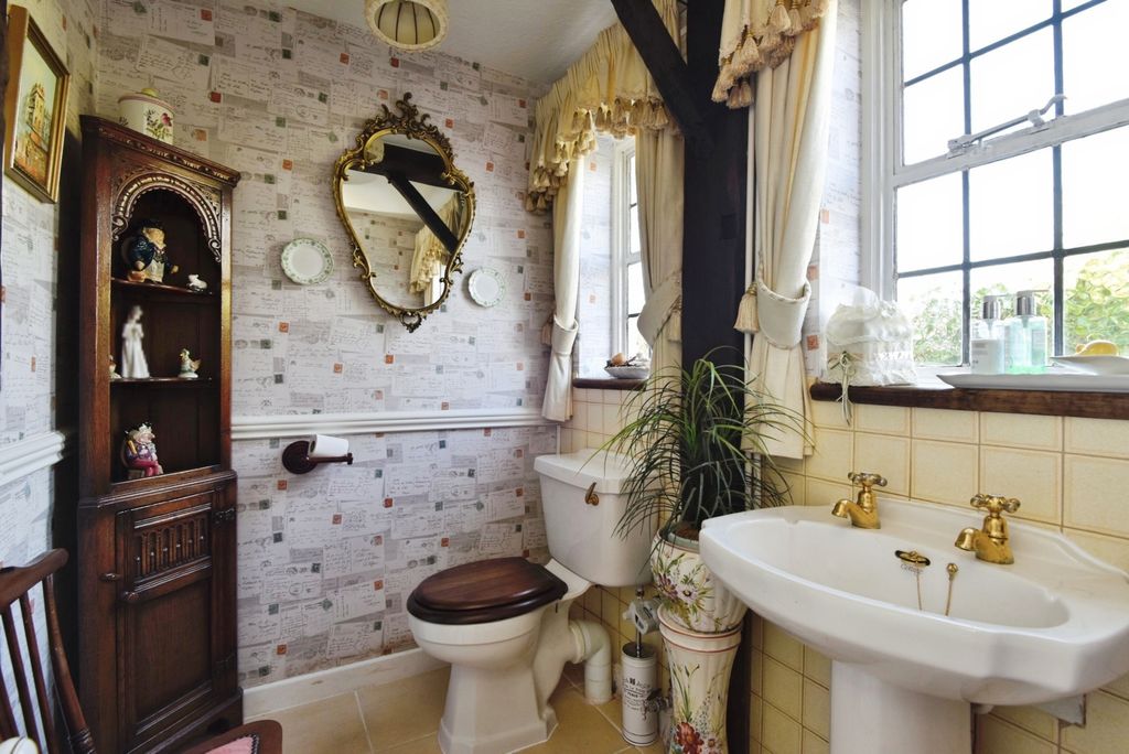 Additional image 9 of 4 bed detached house for saleSeabridge Lane, Newcastle, Staffordshire ST5