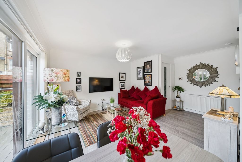 Additional image 5 of 2 bed semi-detached house for sale2 Millborne Mews, 91A Sinclair Street, Helensburgh G84