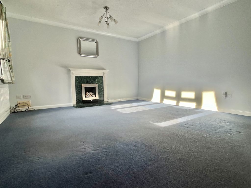 4 bed detached house for saleLillywhite Crescent, Andover SP10 photo 3