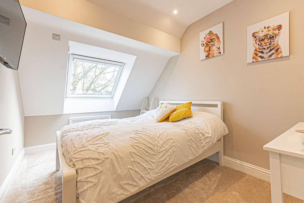 Additional image 21 of 5 bed detached house for saleBarnett Way, Bierton, Aylesbury HP22