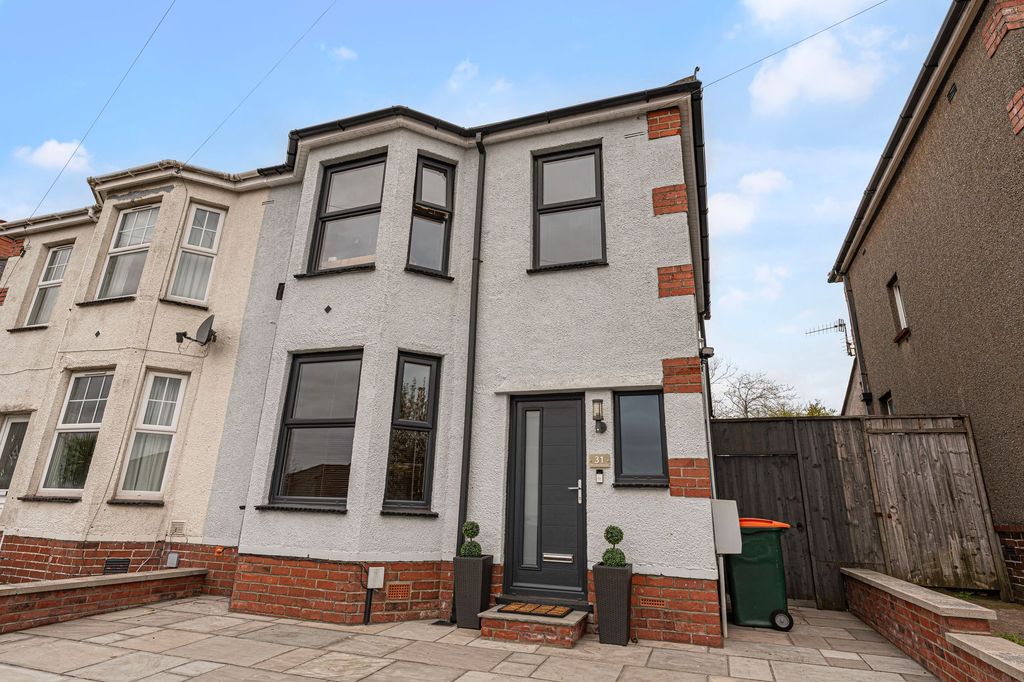 3 bed semi-detached house for saleBrynglas Avenue, Newport NP20