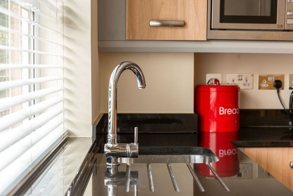 2 bed flat for saleCleave Point, Sticklepath, Barnstaple, North Devon EX31 photo 4