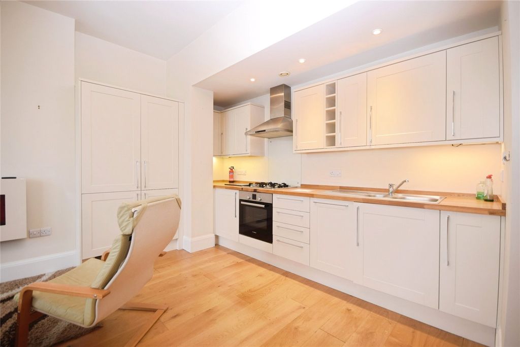 Additional image 2 of 3 bed flat for saleMarine Parade, Tywyn, Gwynedd LL36