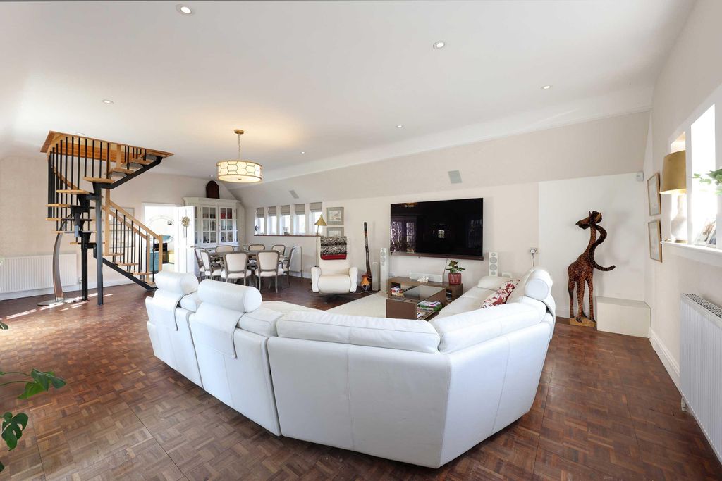 Additional image 4 of 5 bed detached house for saleShootersway Lane, Berkhamsted, Hertfordshire HP4