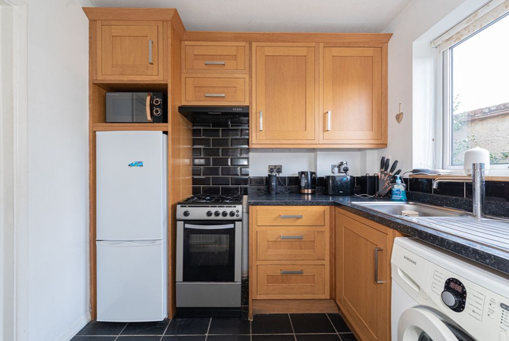 Additional image 3 of 1 bed maisonette for saleBlacksmith Close, Ashtead KT21