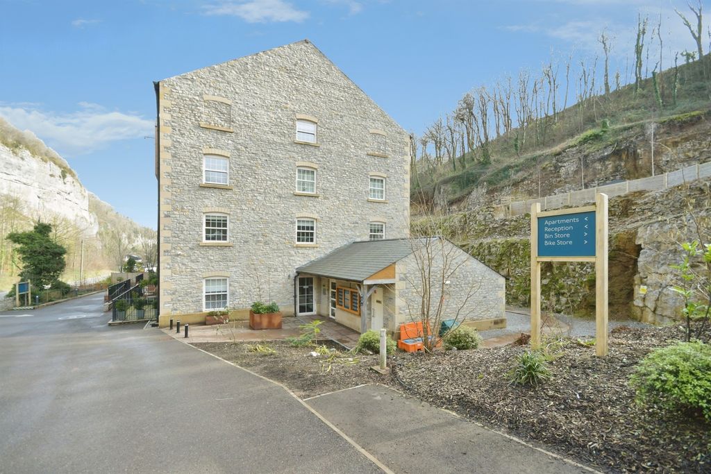 Additional image 9 of 2 bed flat for saleThe Dale, Stoney Middleton, Hope Valley S32