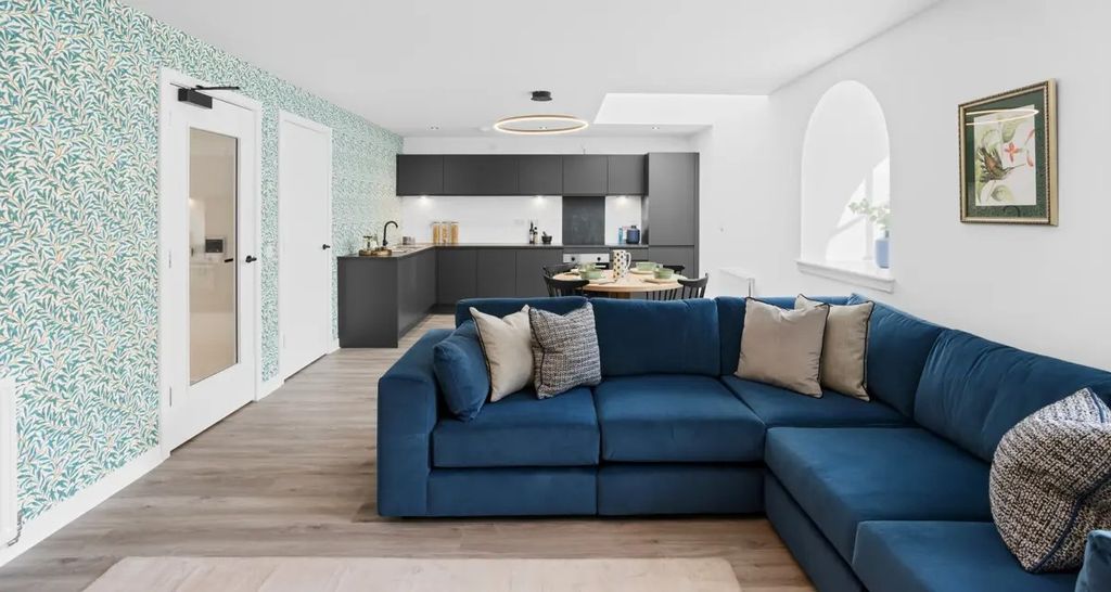 Additional image 3 of 2 bed flat for sale32/16 Dryden Street, Edinburgh EH7