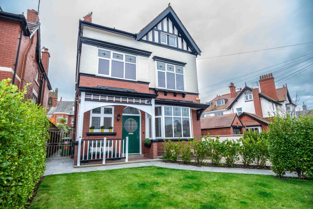 6 bed detached house for saleBromley Road, Lytham St. Annes FY8