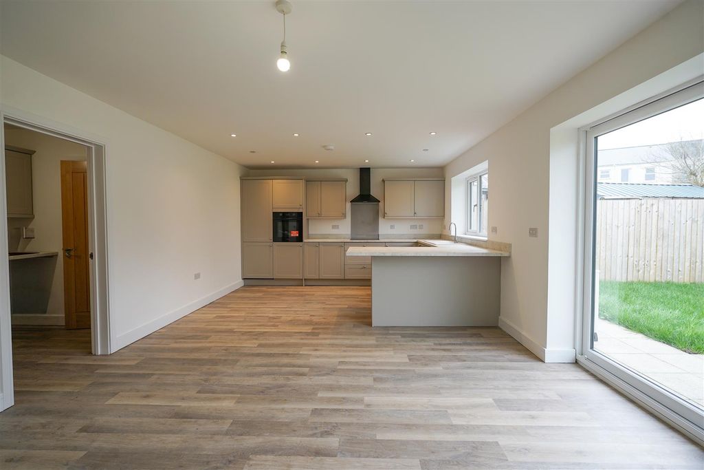 Additional image 7 of 3 bed detached bungalow for saleGolwg Y Garreg Las, Ammanford SA18