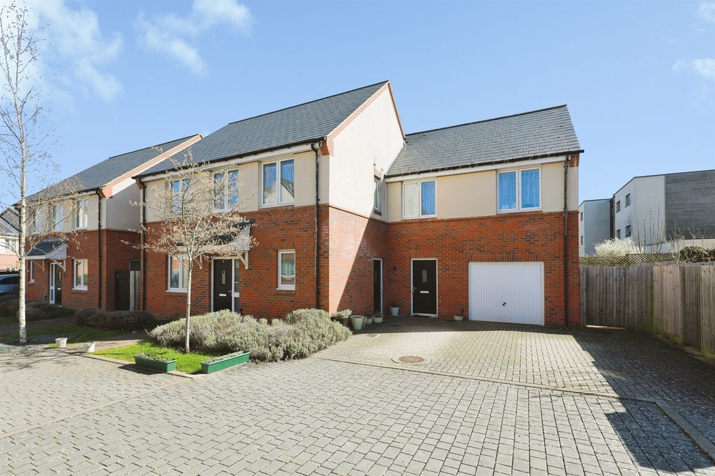 5 bed detached house for saleTayberry Close, Bicester OX27