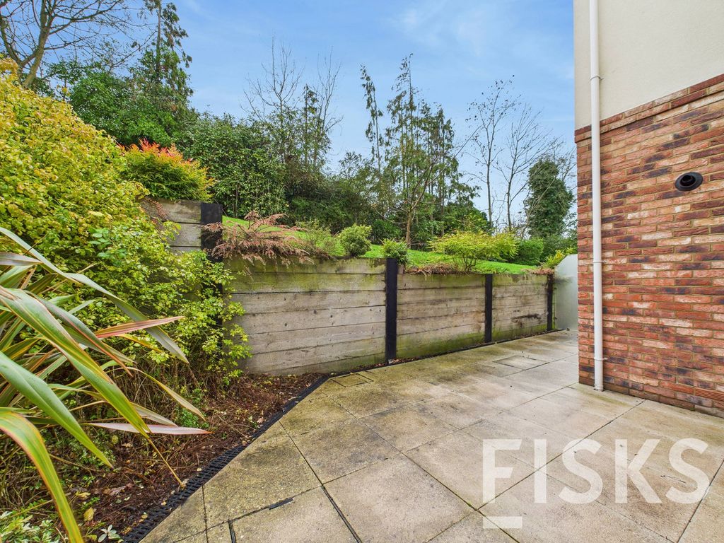 2 bed flat for saleCatherine Road, Benfleet SS7 photo 3