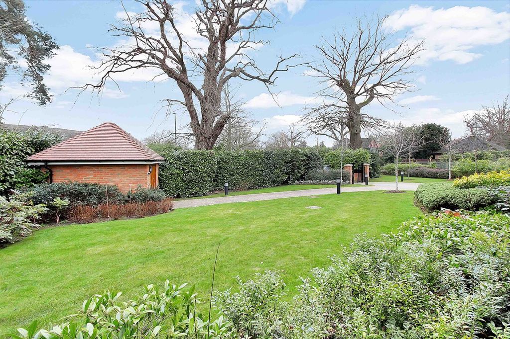 Additional image 13 of 2 bed flat for saleStation Road, Beaconsfield, Buckinghamshire HP9