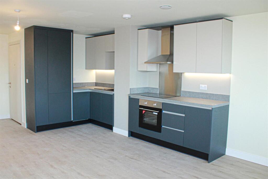 Additional image 2 of Three Bedroom Birmingham Road, West bromwich