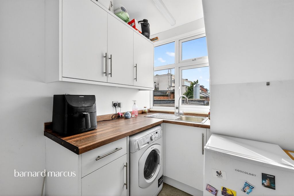Additional image 4 of 1 bed flat for saleHigh Street, Dorking RH4