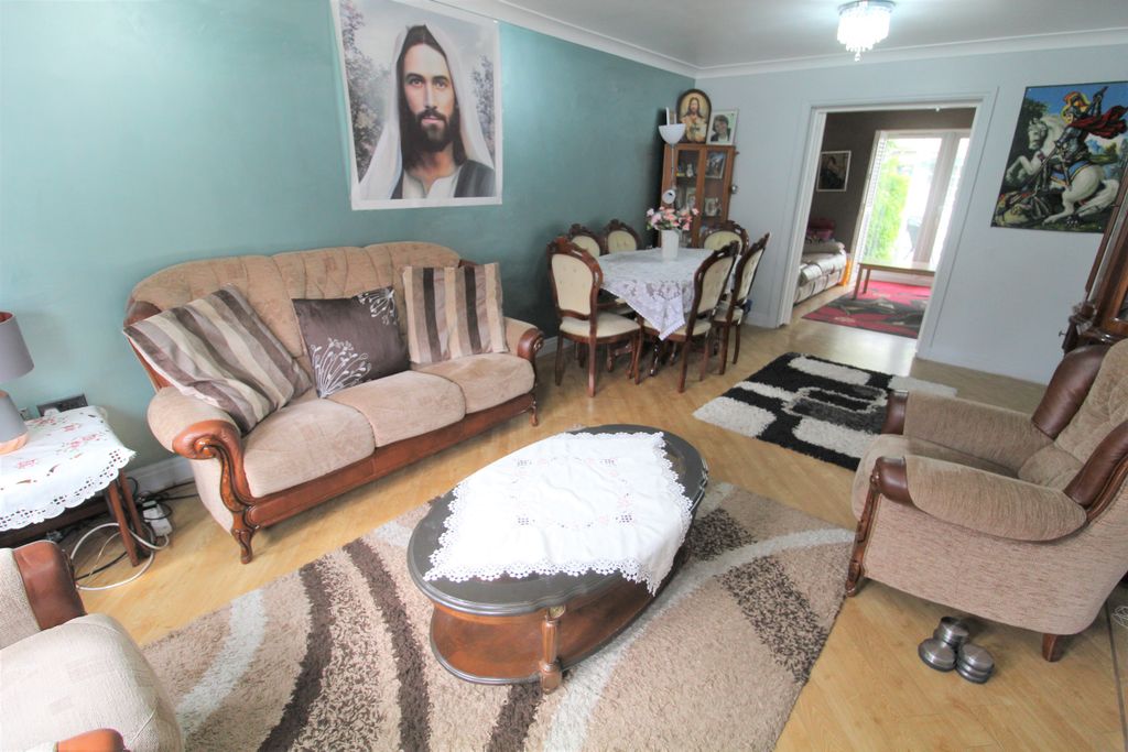Additional image 5 of 6 bed detached house for saleKentmere Drive, Lakeside, Doncaster DN4