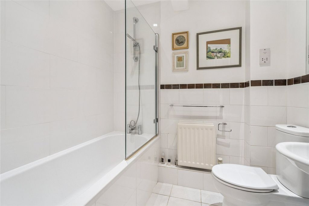 Additional image 10 of 2 bed flat for saleChesham Road, Berkhamsted, Hertfordshire HP4