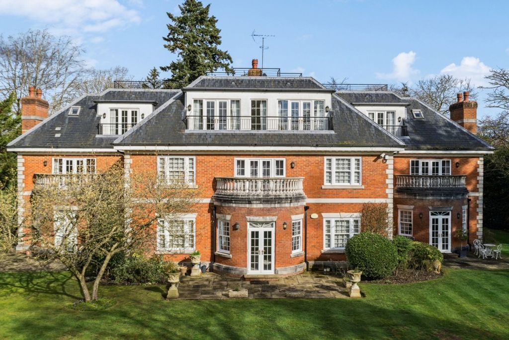 2 bed flat for saleGrove Road, Boyne House HP9