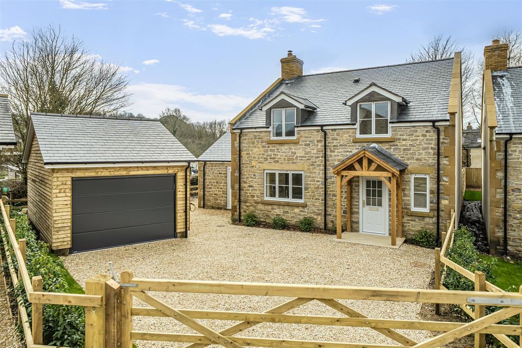 4 bed detached house for saleEast Street Gardens, Beaminster DT8