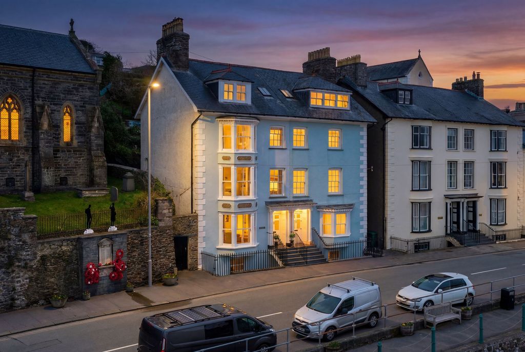 6 bed semi-detached house for saleAfon Las, 17 Sea View Terrace, Aberdovey LL35