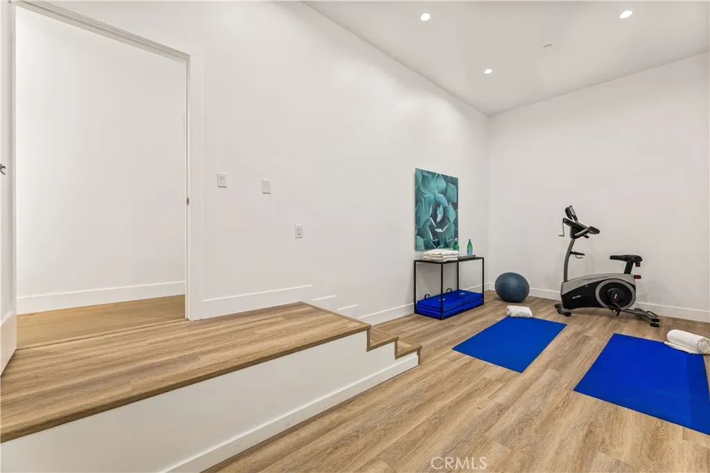 Additional image 46 of 1170 S Lucerne Blvd, Los Angeles, CA 90019