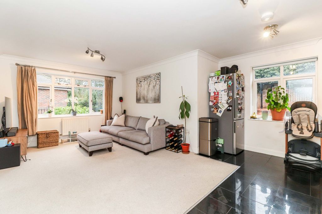 Additional image 7 of 2 bed flat for saleStation Road, Beaconsfield, Buckinghamshire HP9