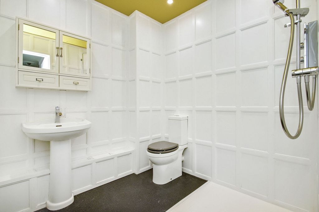 Additional image 7 of 2 bed flat for saleFlat 47, 50 North Bridge, Edinburgh EH1