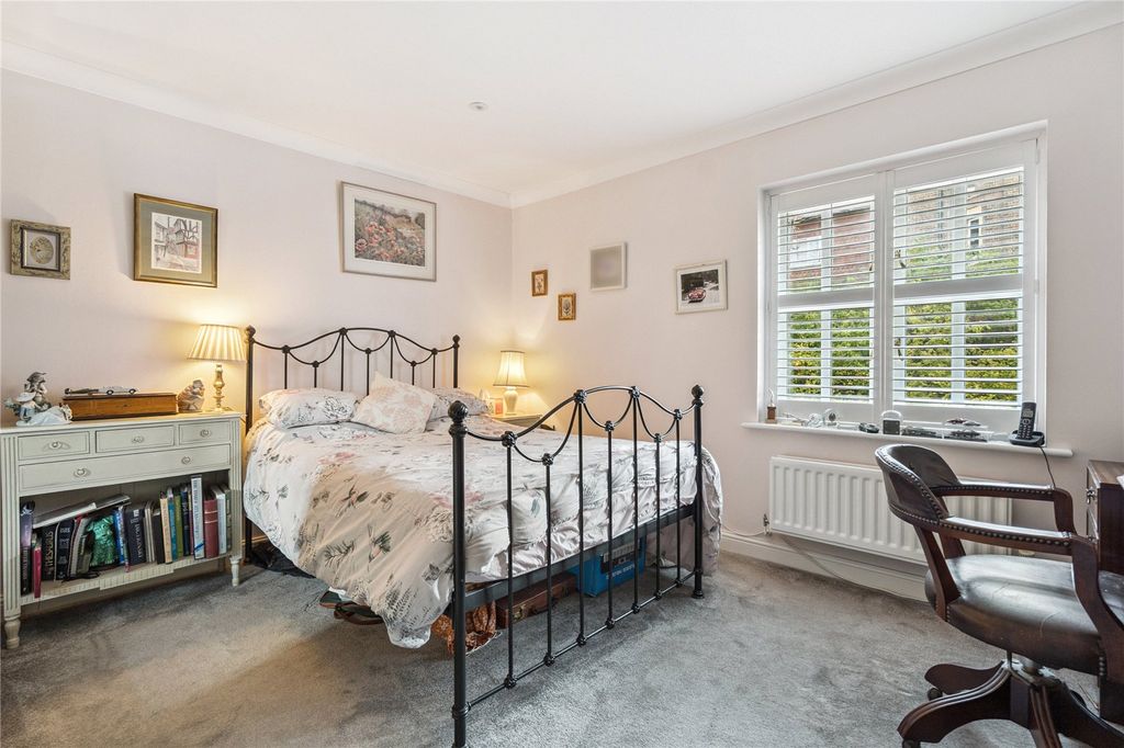 Additional image 6 of 2 bed flat for saleChesham Road, Berkhamsted, Hertfordshire HP4