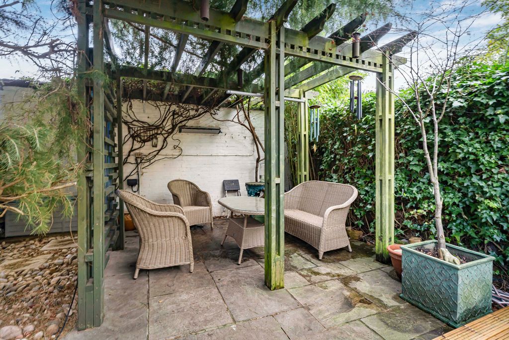 Additional image 16 of 4 bed end terrace house for saleKings Road, Berkhamsted, Hertfordshire HP4