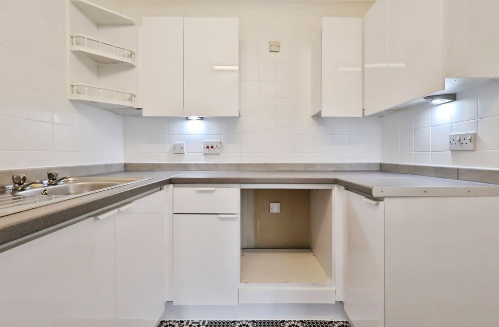 Additional image 3 of 1 bed flat for saleElmwood Court, High Street, Baldock SG7