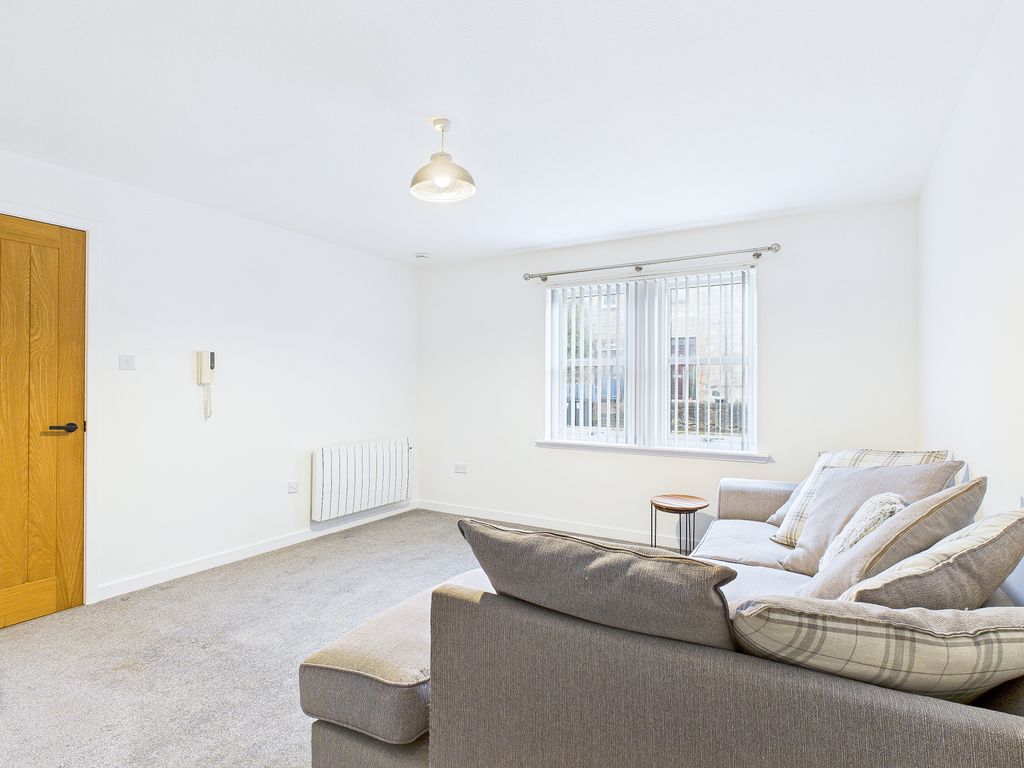 2 bed flat for saleRuthven Court, Kingussie PH21 photo 5