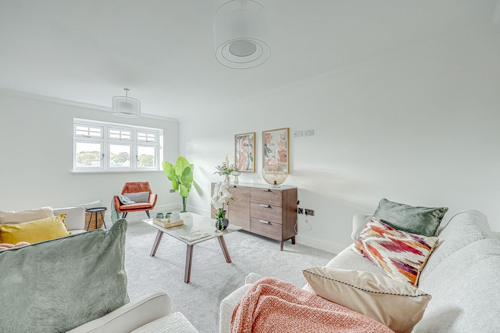 Additional image 9 of 5 bed detached house for saleNashlea Farm, Poors Lane North, Benfleet SS7