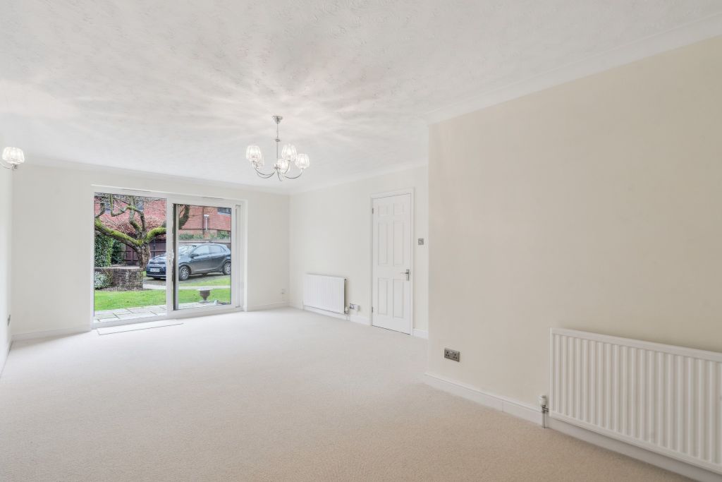 2 bed flat for saleTudor Park, Amersham HP6 photo 2