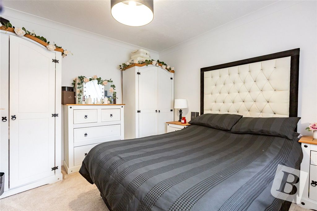 2 bed maisonette for salePickwick Close, Laindon, Basildon, Essex SS15 photo 4