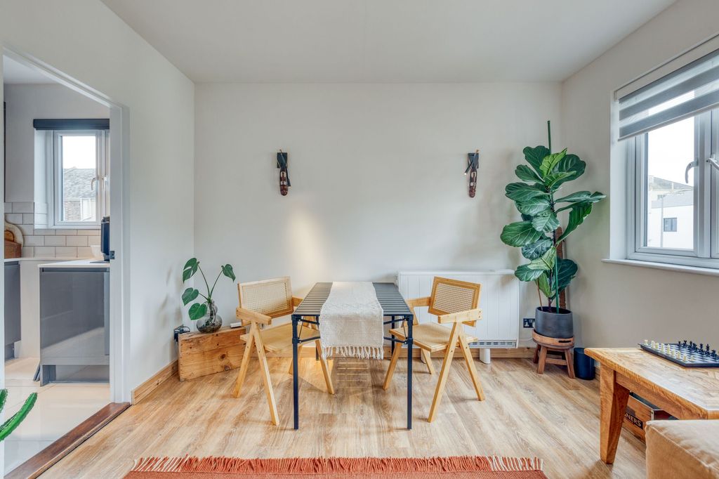 Additional image 11 of 2 bed flat for sale2 Windmark, Byron Lane, St Helier JE2